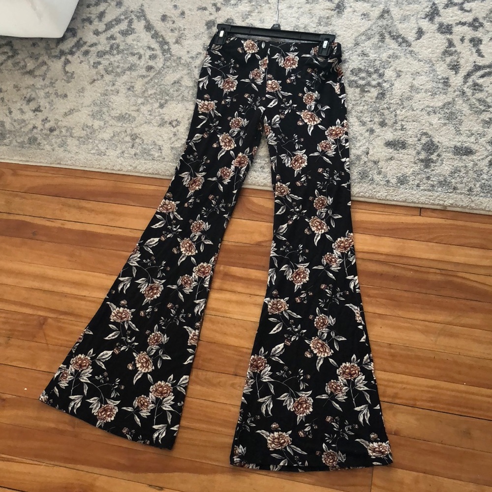 Floral bell bottom stretch pants